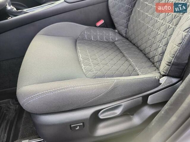 Серый Тойота C-HR, объемом двигателя 1.2 л и пробегом 60 тыс. км за 21900 $, фото 13 на Automoto.ua