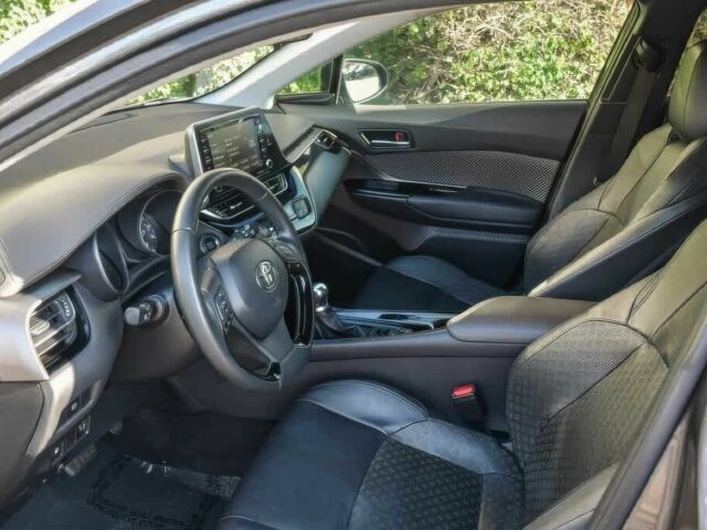 Серый Тойота C-HR, объемом двигателя 2 л и пробегом 33 тыс. км за 8400 $, фото 8 на Automoto.ua