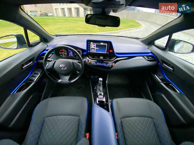 Серый Тойота C-HR, объемом двигателя 2 л и пробегом 76 тыс. км за 27000 $, фото 18 на Automoto.ua
