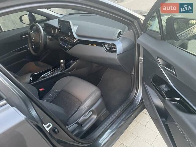 Серый Тойота C-HR, объемом двигателя 1.8 л и пробегом 71 тыс. км за 26500 $, фото 21 на Automoto.ua