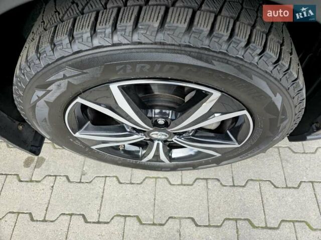 Серый Тойота C-HR, объемом двигателя 1.2 л и пробегом 60 тыс. км за 21900 $, фото 11 на Automoto.ua