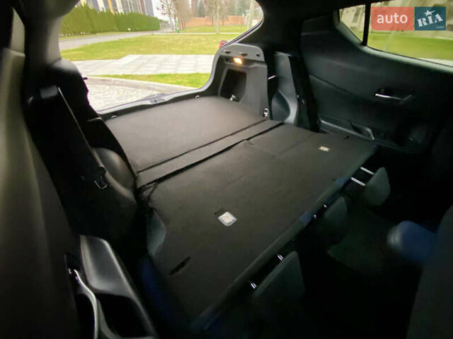 Серый Тойота C-HR, объемом двигателя 2 л и пробегом 76 тыс. км за 27000 $, фото 40 на Automoto.ua