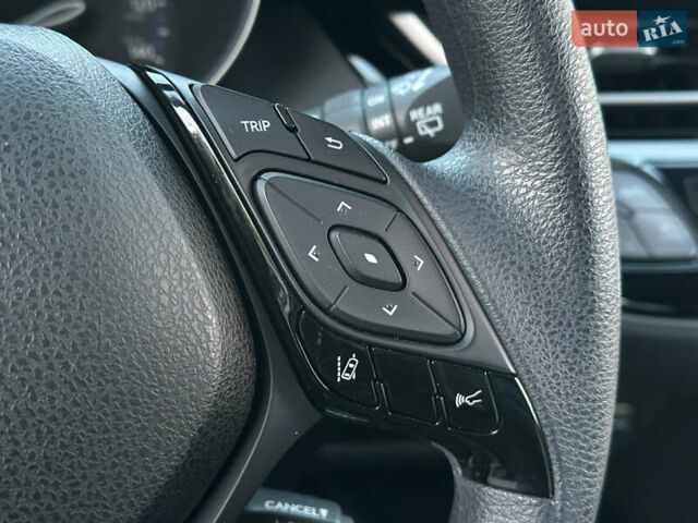 Серый Тойота C-HR, объемом двигателя 1.99 л и пробегом 60 тыс. км за 22500 $, фото 49 на Automoto.ua