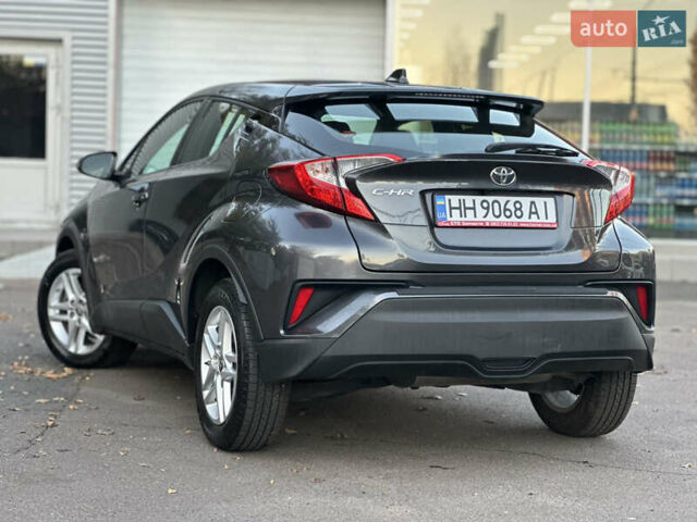 Серый Тойота C-HR, объемом двигателя 1.99 л и пробегом 60 тыс. км за 22500 $, фото 12 на Automoto.ua