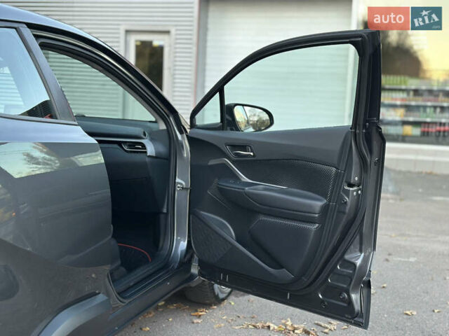 Серый Тойота C-HR, объемом двигателя 1.99 л и пробегом 60 тыс. км за 22500 $, фото 32 на Automoto.ua