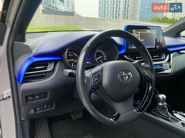 Серый Тойота C-HR, объемом двигателя 2 л и пробегом 76 тыс. км за 27000 $, фото 22 на Automoto.ua