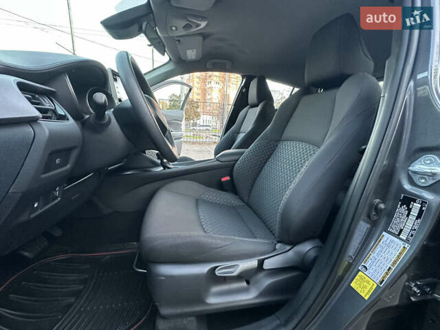 Серый Тойота C-HR, объемом двигателя 1.99 л и пробегом 60 тыс. км за 22500 $, фото 30 на Automoto.ua