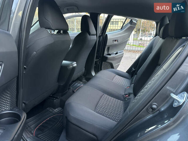Серый Тойота C-HR, объемом двигателя 1.99 л и пробегом 60 тыс. км за 22500 $, фото 23 на Automoto.ua