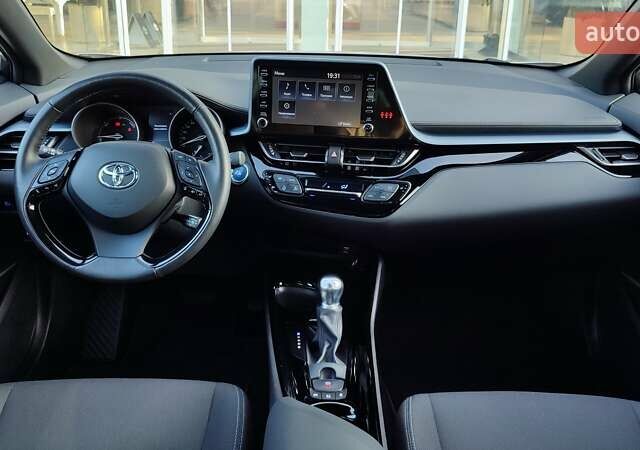 Серый Тойота C-HR, объемом двигателя 1.8 л и пробегом 81 тыс. км за 26309 $, фото 7 на Automoto.ua