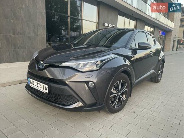 Серый Тойота C-HR, объемом двигателя 1.8 л и пробегом 71 тыс. км за 26500 $, фото 1 на Automoto.ua