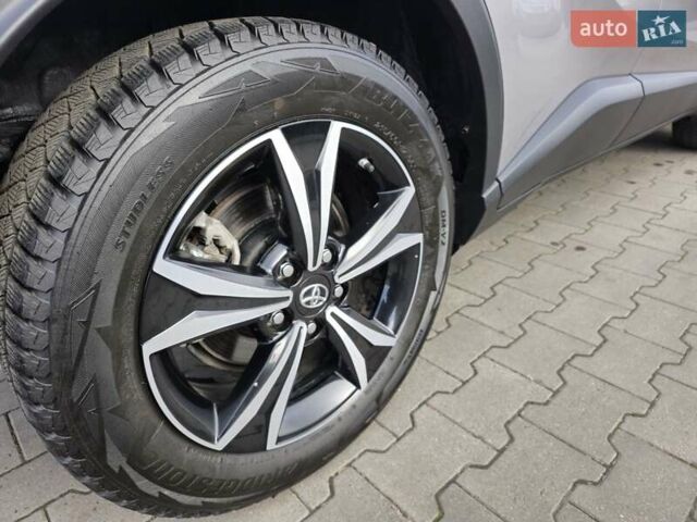 Серый Тойота C-HR, объемом двигателя 1.2 л и пробегом 60 тыс. км за 21900 $, фото 5 на Automoto.ua
