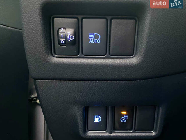 Серый Тойота C-HR, объемом двигателя 2 л и пробегом 76 тыс. км за 27000 $, фото 29 на Automoto.ua