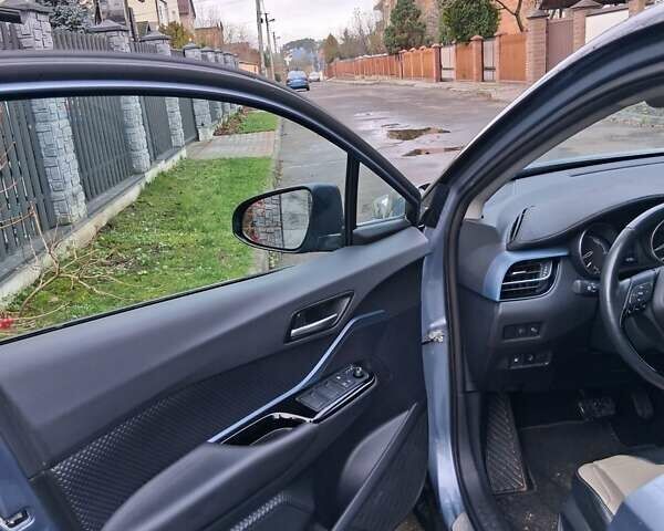 Серый Тойота C-HR, объемом двигателя 1.99 л и пробегом 32 тыс. км за 28200 $, фото 5 на Automoto.ua