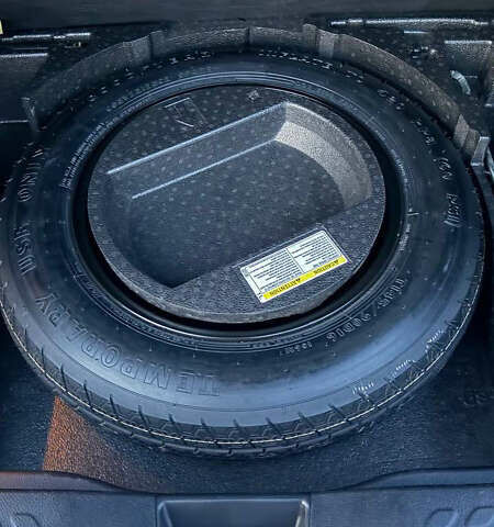 Серый Тойота C-HR, объемом двигателя 1.99 л и пробегом 67 тыс. км за 21500 $, фото 7 на Automoto.ua