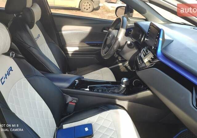 Серый Тойота C-HR, объемом двигателя 2 л и пробегом 50 тыс. км за 21000 $, фото 4 на Automoto.ua