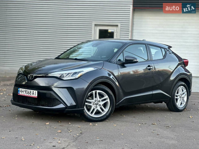 Серый Тойота C-HR, объемом двигателя 1.99 л и пробегом 60 тыс. км за 22500 $, фото 1 на Automoto.ua