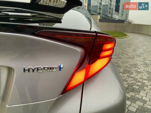 Серый Тойота C-HR, объемом двигателя 2 л и пробегом 76 тыс. км за 27000 $, фото 10 на Automoto.ua