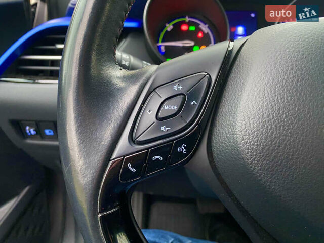 Серый Тойота C-HR, объемом двигателя 2 л и пробегом 76 тыс. км за 27000 $, фото 31 на Automoto.ua