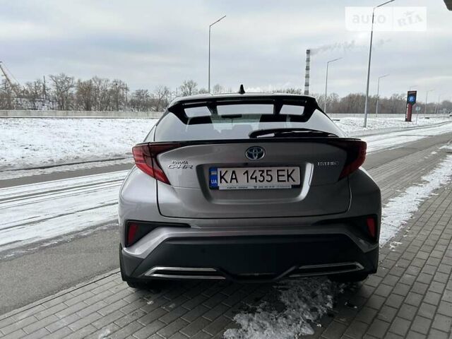 Серый Тойота C-HR, объемом двигателя 2 л и пробегом 76 тыс. км за 27600 $, фото 5 на Automoto.ua