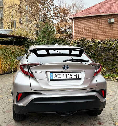 Серый Тойота C-HR, объемом двигателя 1.99 л и пробегом 67 тыс. км за 21500 $, фото 2 на Automoto.ua
