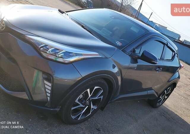 Серый Тойота C-HR, объемом двигателя 2 л и пробегом 50 тыс. км за 21000 $, фото 3 на Automoto.ua