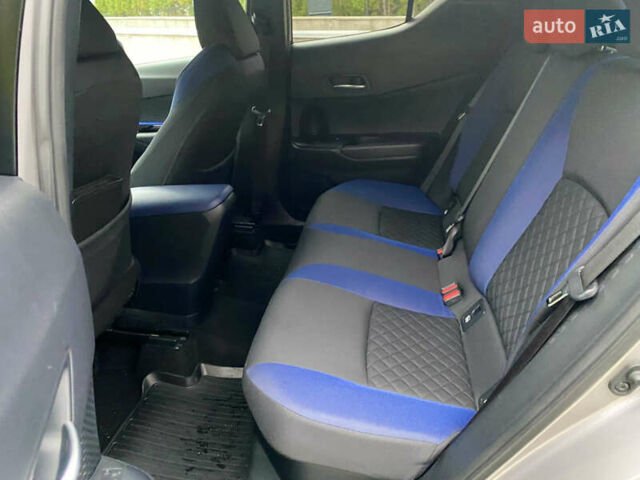 Серый Тойота C-HR, объемом двигателя 2 л и пробегом 76 тыс. км за 27000 $, фото 28 на Automoto.ua