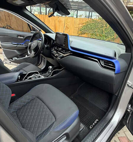 Серый Тойота C-HR, объемом двигателя 1.99 л и пробегом 67 тыс. км за 21500 $, фото 4 на Automoto.ua