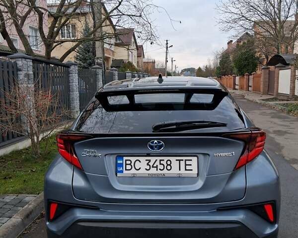 Серый Тойота C-HR, объемом двигателя 1.99 л и пробегом 32 тыс. км за 28200 $, фото 4 на Automoto.ua