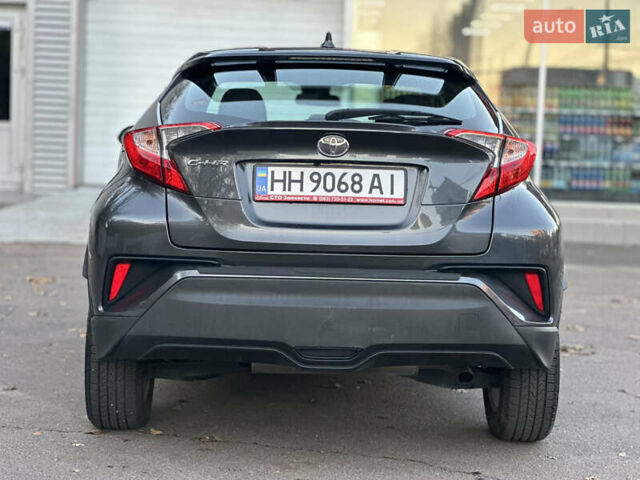 Серый Тойота C-HR, объемом двигателя 1.99 л и пробегом 60 тыс. км за 22500 $, фото 8 на Automoto.ua
