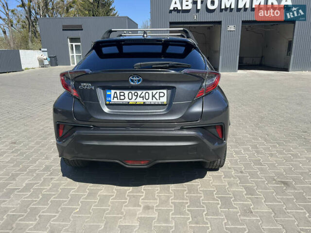 Серый Тойота C-HR, объемом двигателя 2 л и пробегом 53 тыс. км за 19000 $, фото 1 на Automoto.ua