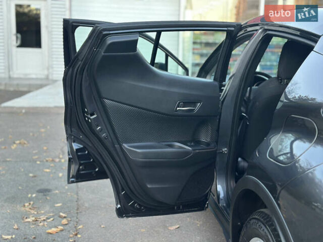 Серый Тойота C-HR, объемом двигателя 1.99 л и пробегом 60 тыс. км за 22500 $, фото 27 на Automoto.ua