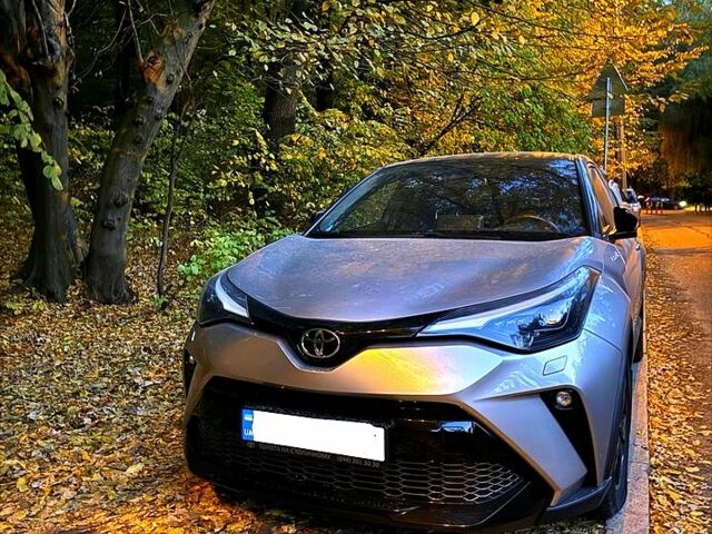 Серый Тойота C-HR, объемом двигателя 2 л и пробегом 47 тыс. км за 30800 $, фото 3 на Automoto.ua