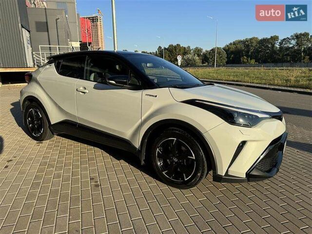 Сірий Тойота C-HR, об'ємом двигуна 1.99 л та пробігом 64 тис. км за 28200 $, фото 3 на Automoto.ua