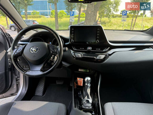 Сірий Тойота C-HR, об'ємом двигуна 1.2 л та пробігом 72 тис. км за 21500 $, фото 72 на Automoto.ua