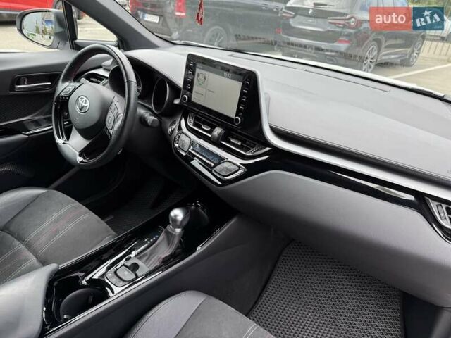 Серый Тойота C-HR, объемом двигателя 1.99 л и пробегом 95 тыс. км за 27300 $, фото 35 на Automoto.ua