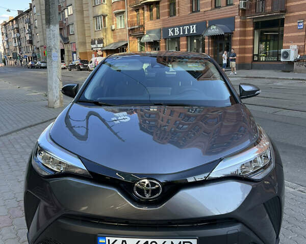 Серый Тойота C-HR, объемом двигателя 2 л и пробегом 78 тыс. км за 21500 $, фото 6 на Automoto.ua