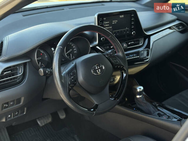 Сірий Тойота C-HR, об'ємом двигуна 2 л та пробігом 46 тис. км за 33000 $, фото 35 на Automoto.ua