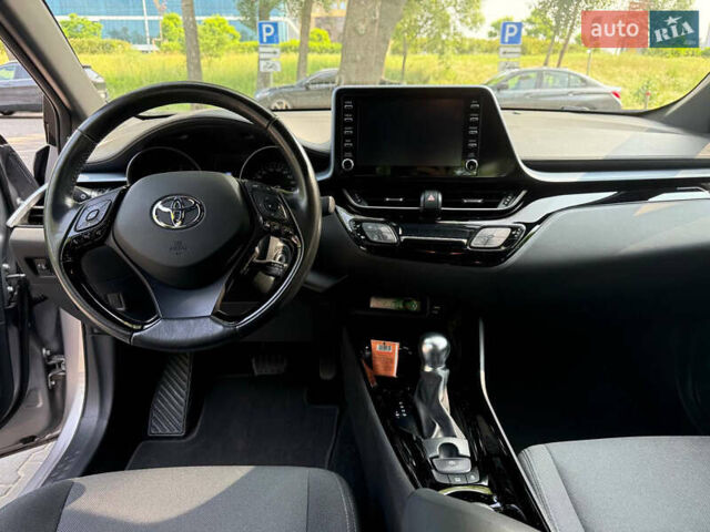 Сірий Тойота C-HR, об'ємом двигуна 1.2 л та пробігом 72 тис. км за 21500 $, фото 69 на Automoto.ua
