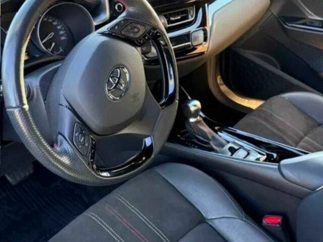 Серый Тойота C-HR, объемом двигателя 2 л и пробегом 64 тыс. км за 14800 $, фото 11 на Automoto.ua