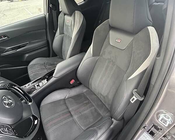 Серый Тойота C-HR, объемом двигателя 2 л и пробегом 18 тыс. км за 30900 $, фото 12 на Automoto.ua