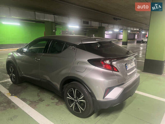 Серый Тойота C-HR, объемом двигателя 1.2 л и пробегом 15 тыс. км за 25500 $, фото 2 на Automoto.ua