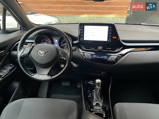 Серый Тойота C-HR, объемом двигателя 1.2 л и пробегом 62 тыс. км за 21500 $, фото 42 на Automoto.ua