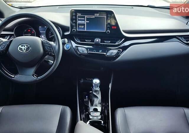 Серый Тойота C-HR, объемом двигателя 1.99 л и пробегом 32 тыс. км за 29200 $, фото 7 на Automoto.ua