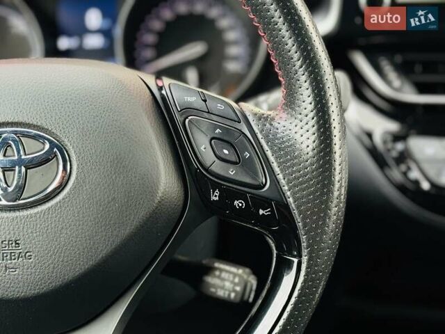 Сірий Тойота C-HR, об'ємом двигуна 1.99 л та пробігом 59 тис. км за 30060 $, фото 11 на Automoto.ua
