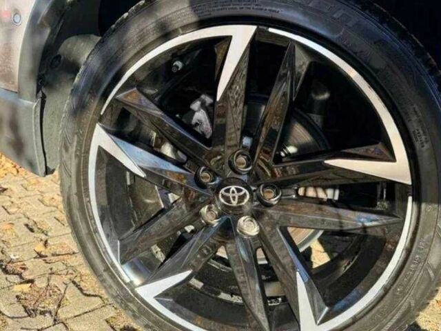 Серый Тойота C-HR, объемом двигателя 2 л и пробегом 64 тыс. км за 14800 $, фото 9 на Automoto.ua