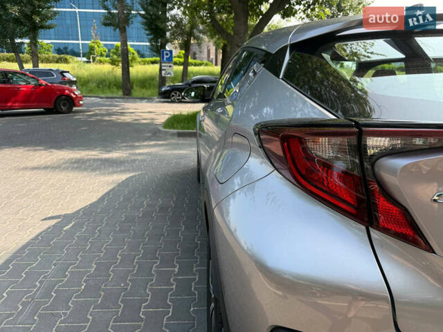 Сірий Тойота C-HR, об'ємом двигуна 1.2 л та пробігом 72 тис. км за 21500 $, фото 25 на Automoto.ua