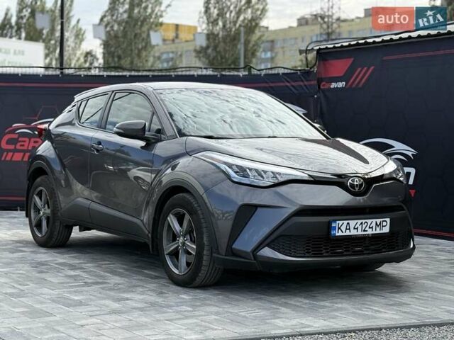 Серый Тойота C-HR, объемом двигателя 2 л и пробегом 81 тыс. км за 20999 $, фото 1 на Automoto.ua