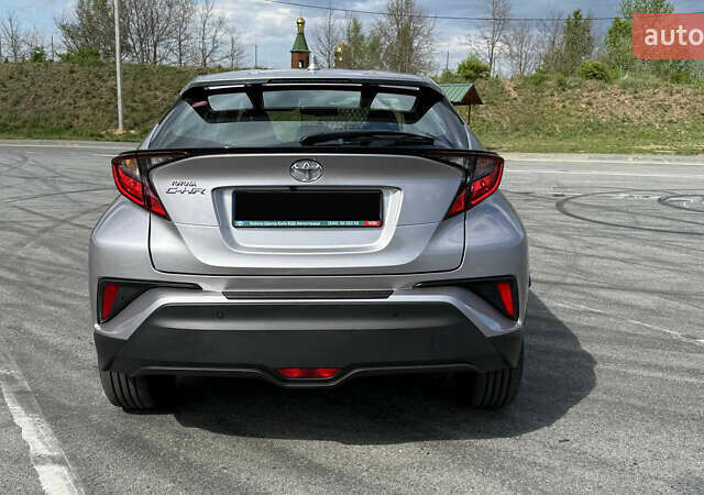 Серый Тойота C-HR, объемом двигателя 1.2 л и пробегом 27 тыс. км за 28000 $, фото 4 на Automoto.ua