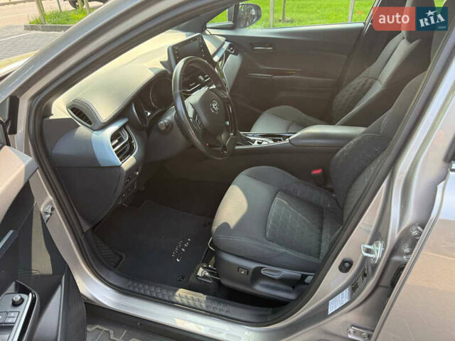 Сірий Тойота C-HR, об'ємом двигуна 1.2 л та пробігом 72 тис. км за 21500 $, фото 55 на Automoto.ua
