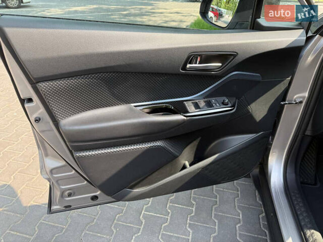 Сірий Тойота C-HR, об'ємом двигуна 1.2 л та пробігом 72 тис. км за 21500 $, фото 51 на Automoto.ua